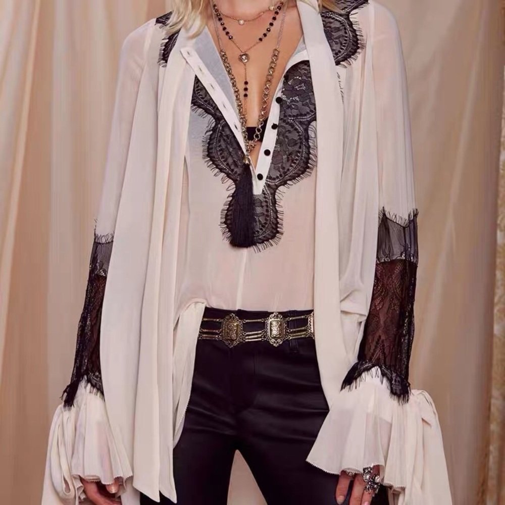 V neck lace blouse final sale‼️